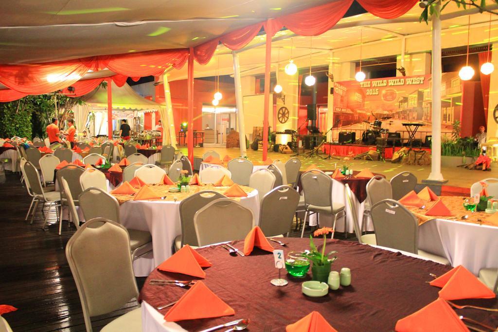 Harris Hotel Sentul City Bogor Buitenkant foto