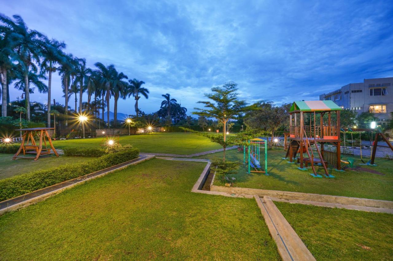 Harris Hotel Sentul City Bogor Buitenkant foto